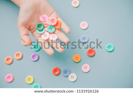 Many of the buttons Pastel color in the hand .