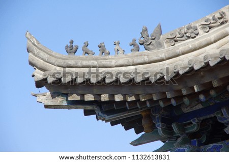 This is the eaves of the ancient xiangji temple in xi 'an, with a classical style. 