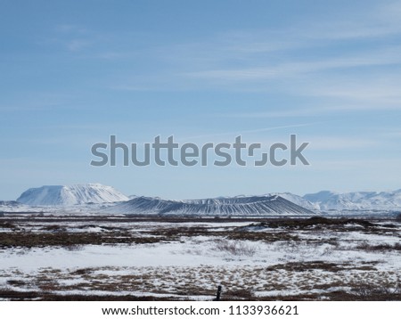 picture of moutain in Iceland