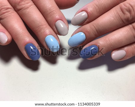 fashionable beige manicure with blue and dark blue design