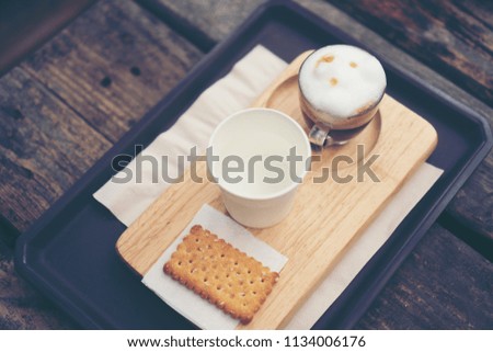 coffee cup on wood table in cafe(Vintage tone)