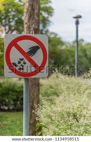Do not throw garbage sign in the park