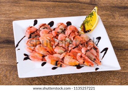 Boiled shrimps with sauce and lemon