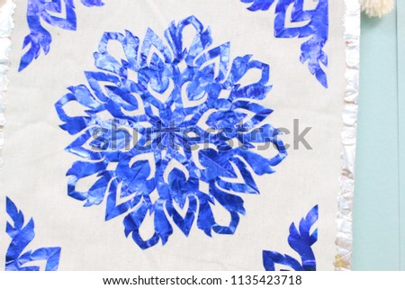 Blue pattern on white  Flag of Tung