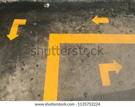 Line symbol and yellow arrow on the ground.