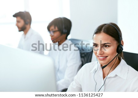 Call Center Agent Ð¡onsulting Client Online  Royalty-Free Stock Photo #1136125427