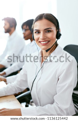 Call Center Agent Ð¡onsulting Client Online  Royalty-Free Stock Photo #1136125442