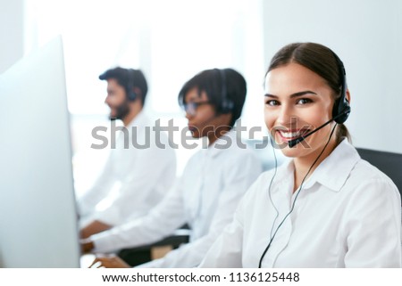 Call Center Agent Ð¡onsulting Client Online  Royalty-Free Stock Photo #1136125448