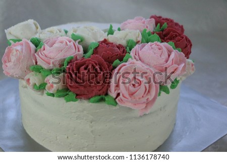 Rose flower made of cream for ckae topping