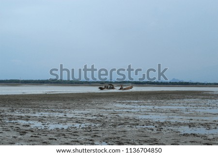 A boat of tourists over the sea at Don Hoi lot in Samut songkham , Thailand.