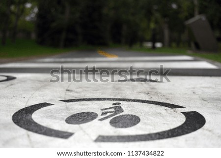 Bike path start sign
