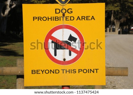 signs on side of road for dogs 