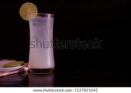 fresh lime juice on top soda water