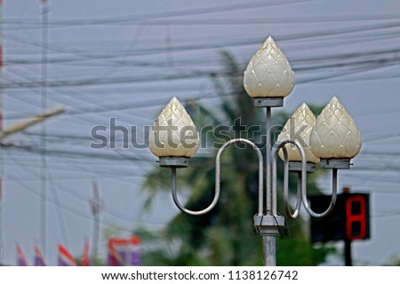 Lotus street lamp