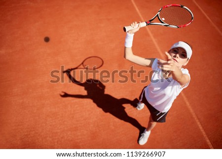 Tennis player waiting tennis ball