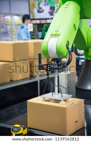 Robotic hands simultaneous work at packaging line.