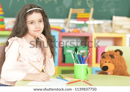  cute  girl drawing picture