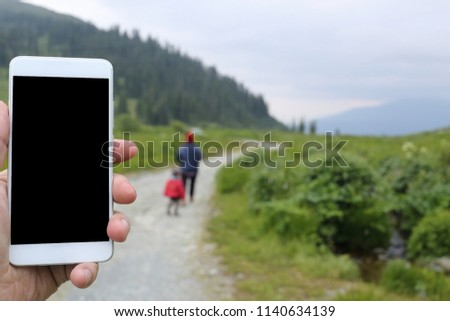 The use of smart phone family trip in the highlands