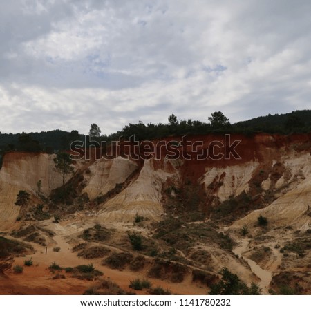 Photography showing a magnificent landscape located in the provencal colorado in the south of France.