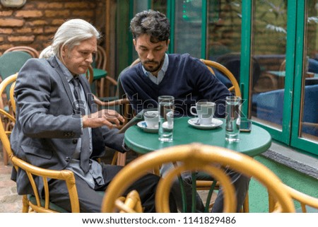 Two colleagues have a meeting in the cafe
