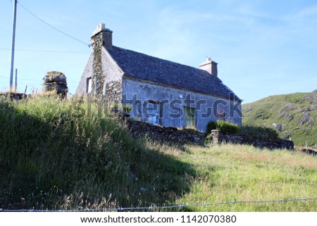 Ruins of an old Irish cottage by the sea