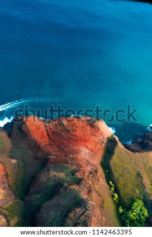 Beautiful ocean line of Na Pali coast, Kauai 
