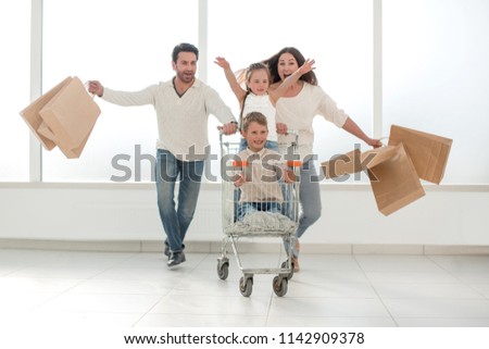 Smiling family with shopping cart