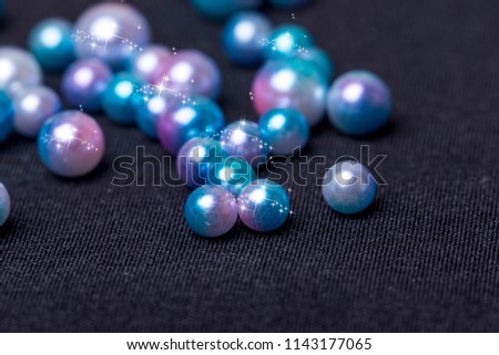 The colored pearls are in the black background