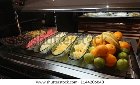 Fresh whole and sliced fruits