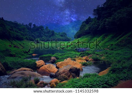 The light of the stars shines on the water and rocks in the valley, very beautiful.