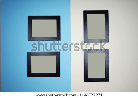 Arrangement of empty picture frame                  