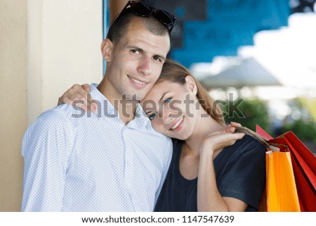 picture of a young couple on shopping break