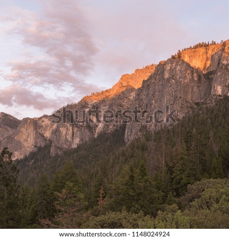 Sunset light hitting the tops of mountains in Yosemite National Park