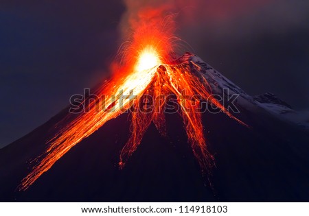 Close up volcano eruption (Tungurahua) Royalty-Free Stock Photo #114918103