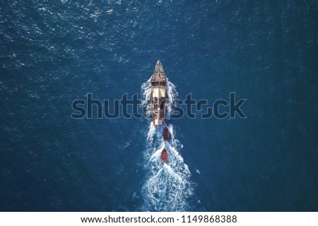 beautiful turquoise ocean water with boat on it top view aerial photo Royalty-Free Stock Photo #1149868388