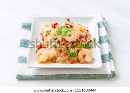 pamelo spicy salad with shrimps or prawns - fusion food style