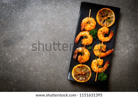 Grilled tiger shrimps skewers with lemon - seafood style