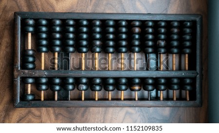 Abacus depicting number 8