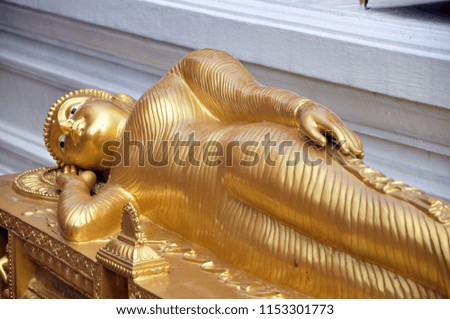 buddha statue pray