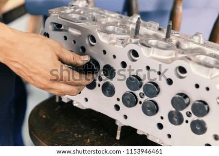cylinder head and valve, close up