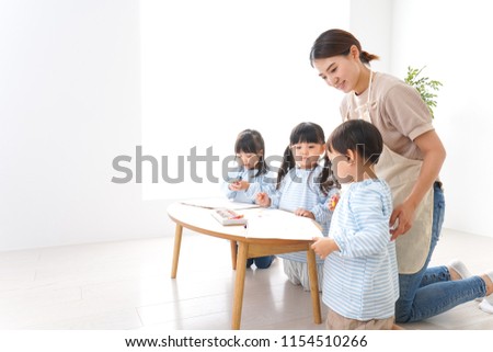 Children's nurse and kindergarten child