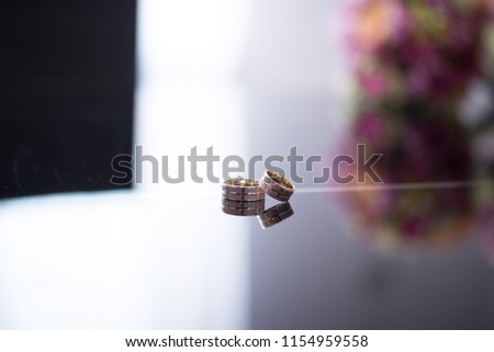 Gold wedding rings 