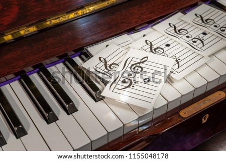 Close up music note on flash cards. Flash cards on piano.