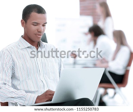 businessman typing on laptop.photo with copy space