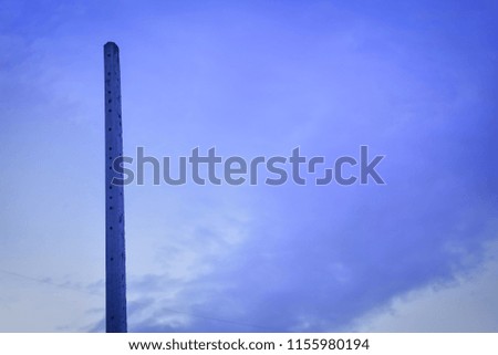 Dark blue sky background with a pillar.