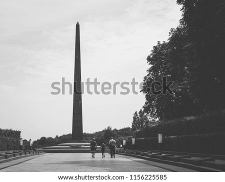 A black and white picture of the Tomb of the Unknown Soldier, in Kiev.