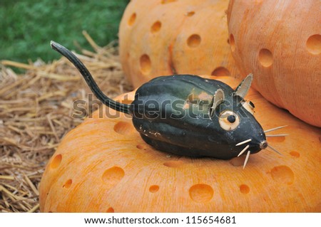 Pumpkin Carving Art : The Mouse on cheese