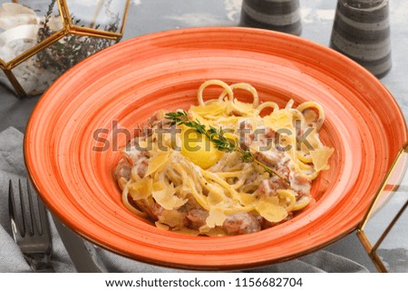 Pasta Carbonara with ham and cheese