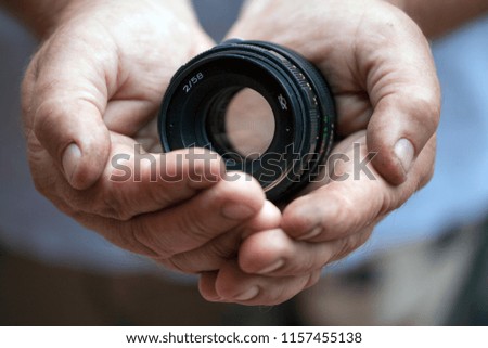 hands photo lens 