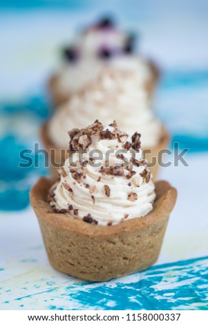 Macro photography - mini cakes for birthday present - chocolate, peanut butter, granola and coconut cream